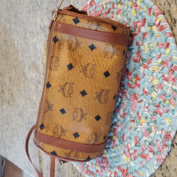 Authentic MCM Visetos Barrel Bag in Cognac in Excellent Vintage Condition - Picture 4 of 15